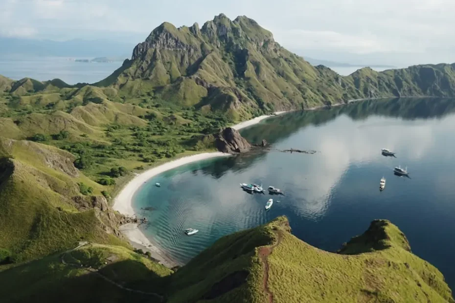 Island-hopping itinerary in Komodo